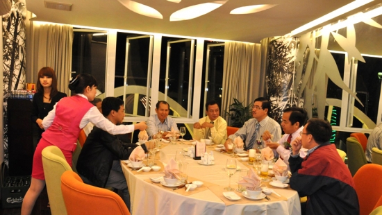 Quan hệ giữa họ hàng và làng xã như thế nào