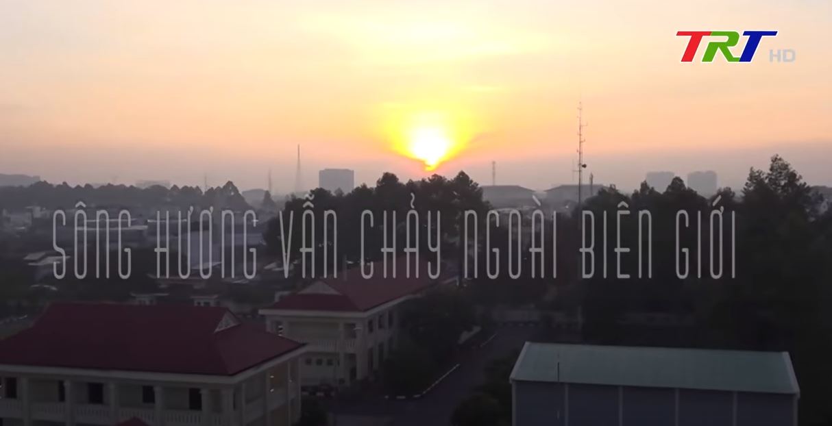 Sông Hương vẫn chảy ngoài biên giới